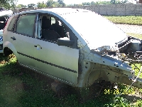 1-ford-fiesta-14-ltr-hatch-back-2004	